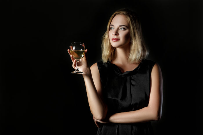 キャバ嬢のヘルプの仕事内容・給料情報・やってはいけない禁止行為を解説